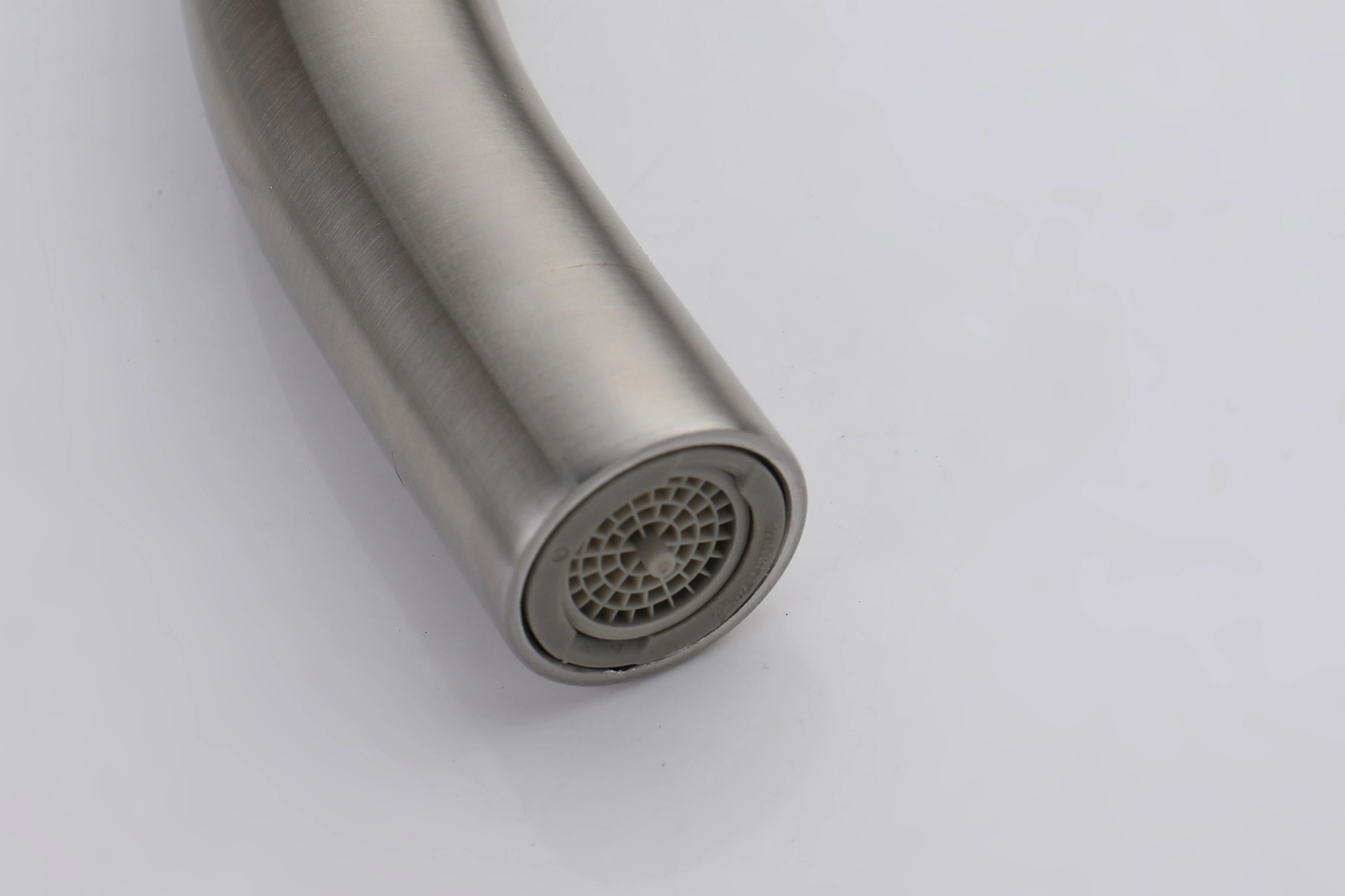 C1-EK192 kitchen faucet: outlet detail