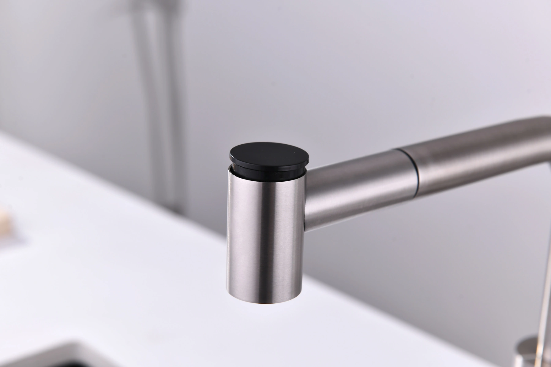 C2-EK191 kitchen faucet: outlet detail